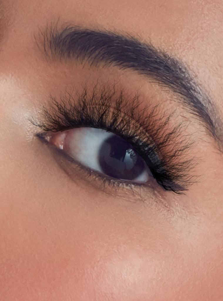 Absolute New York Cascade Wavy Lashes