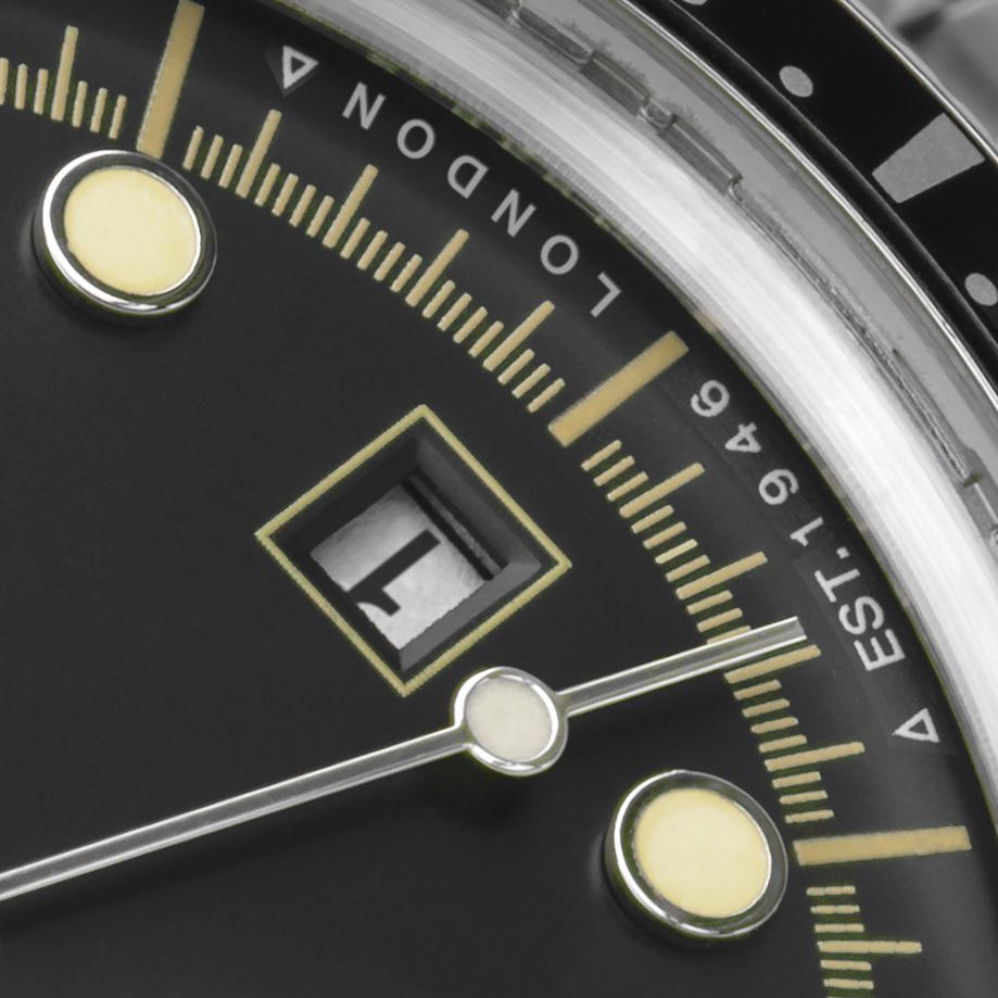 Accurist Accurist Dive Men's Chronograph Watch | Silver Case & Stainless Steel Bracelet With Black Dial | 42mm