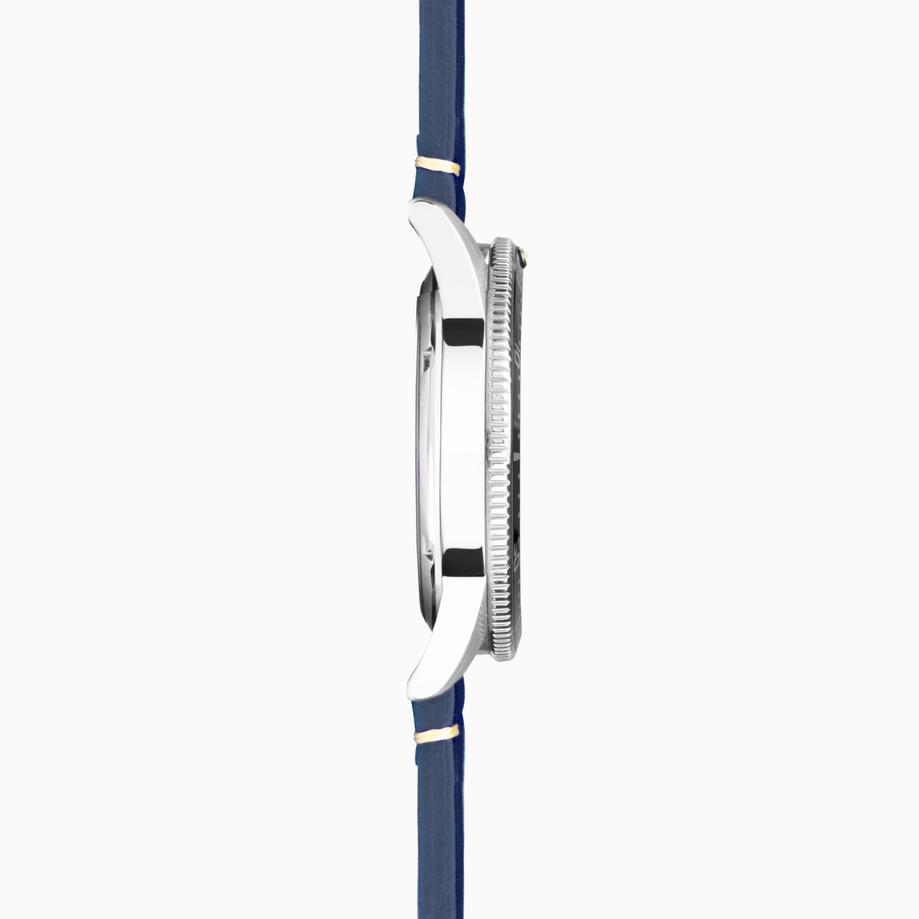 Accurist Accurist Dive Men's Watch | Silver Case & Blue Leather Strap With Windermere Blue Dial | 42mm