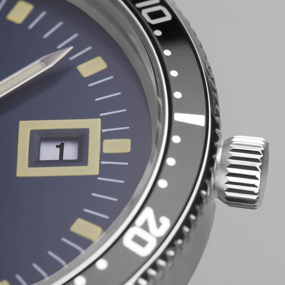 Accurist Accurist Dive Men's Watch | Silver Case & Blue Rubber Strap With Windermere Blue Dial | 42mm