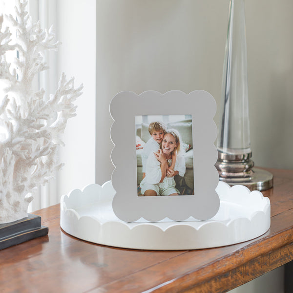 Addison Ross White Round Medium Lacquered Scallop Tray