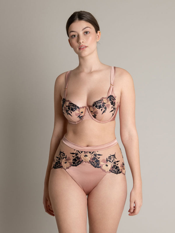 adina reay Babsi - Short