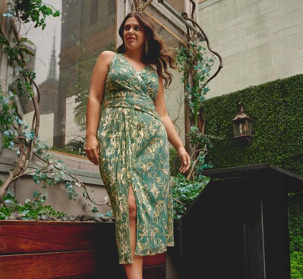 adrianna papell Plus Size Sleeveless Metallic Crinkle Midi Dress In Sage Gold