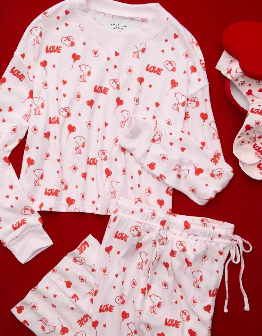 aeo AE Snoopy Valentine's Day Plush Pants PJ Set