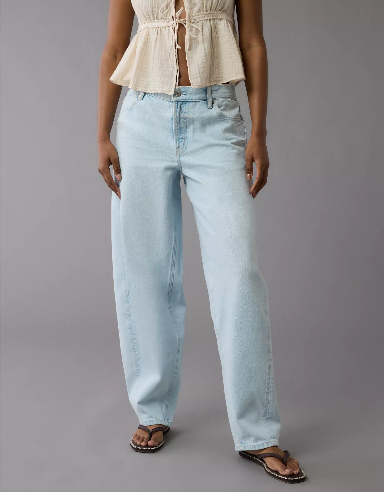 aeo AE Strigid Low-Rise Baggy Barrel Jean