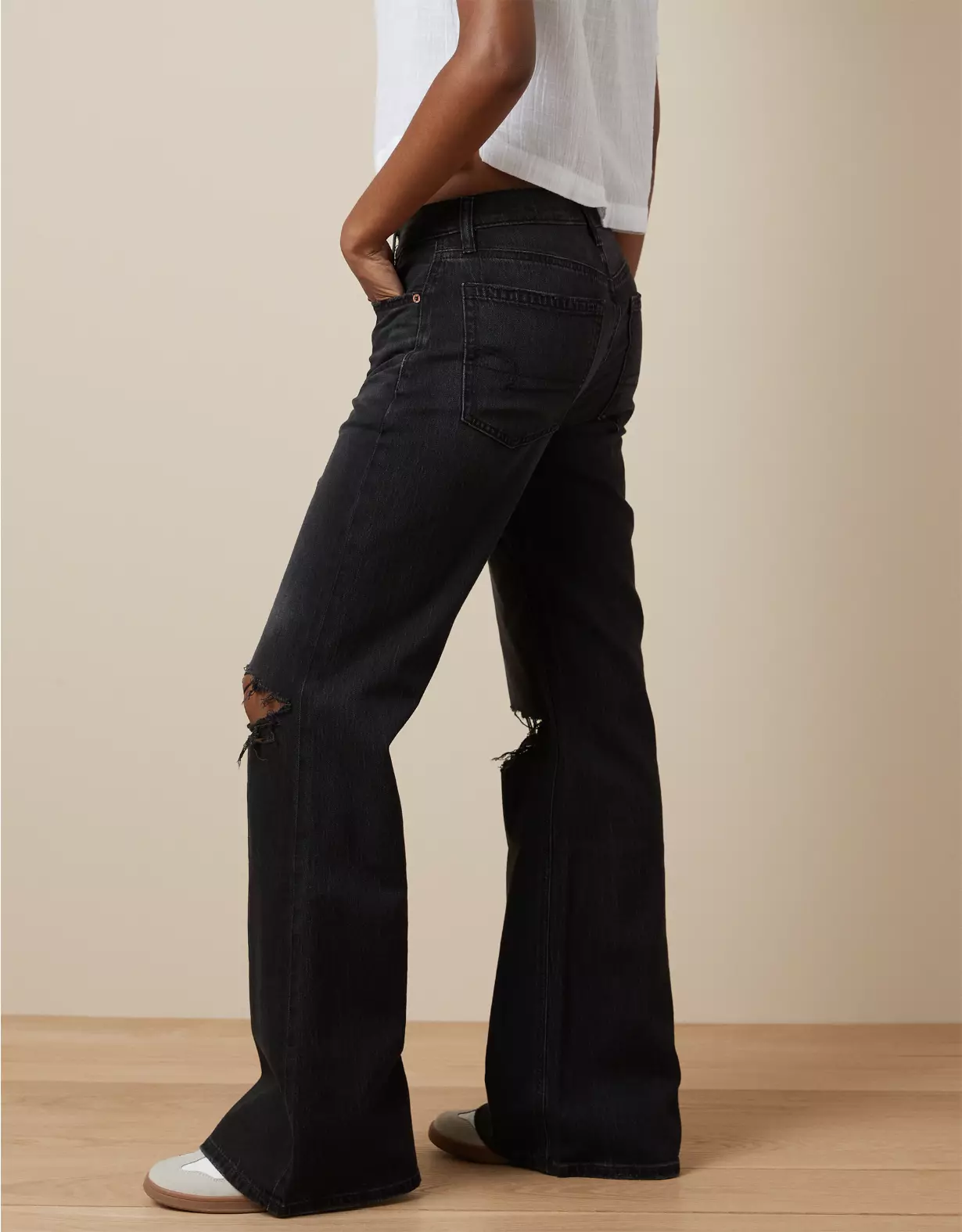 aeo AE Strigid Ripped Low-Rise Baggy Flare Jean