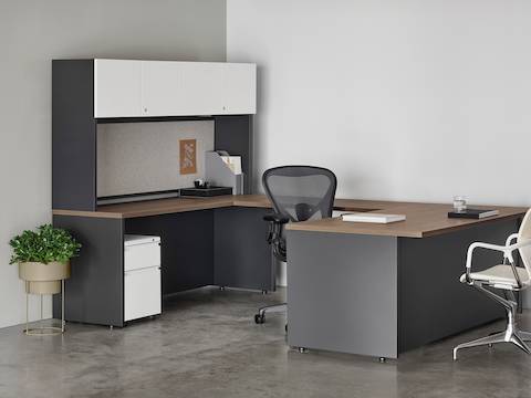 aeron Canvas Metal Desk
