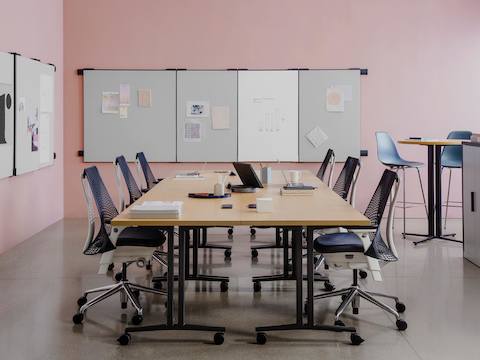 Aeron Everywhere Tables