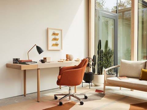 Aeron Leatherwrap Sit-to-Stand Desk