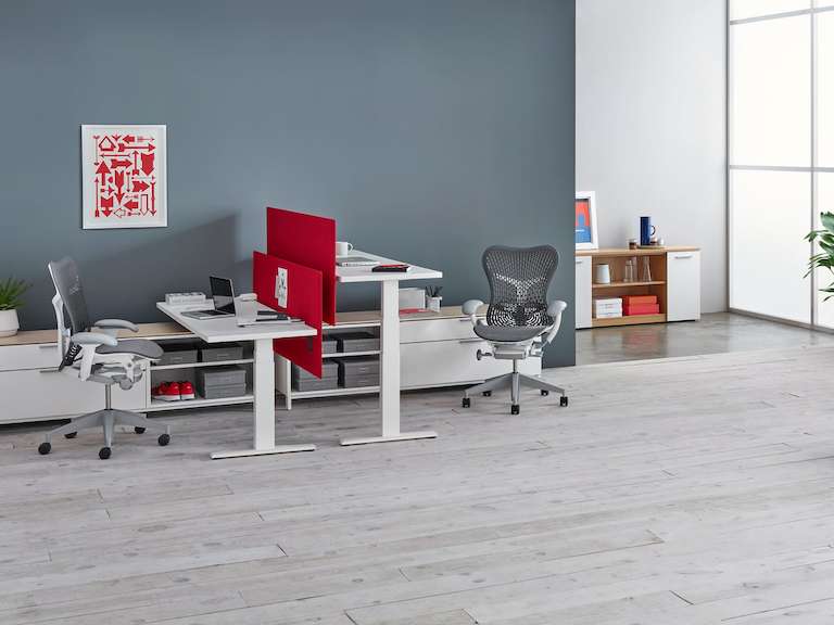 aeron Motia Sit-to-Stand Tables Screens