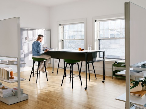 Aeron OE1 Communal Tables