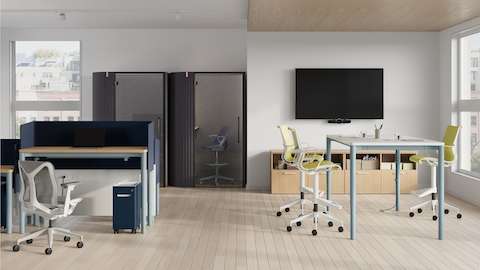 Aeron Spout Sit-to-Stand Table