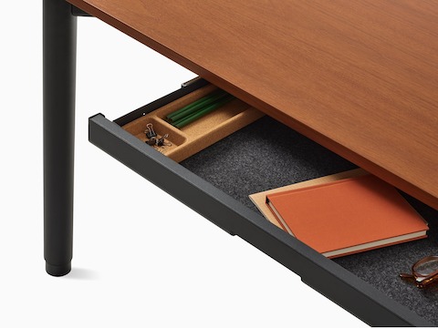 Aeron Spout Sit-to-Stand Table