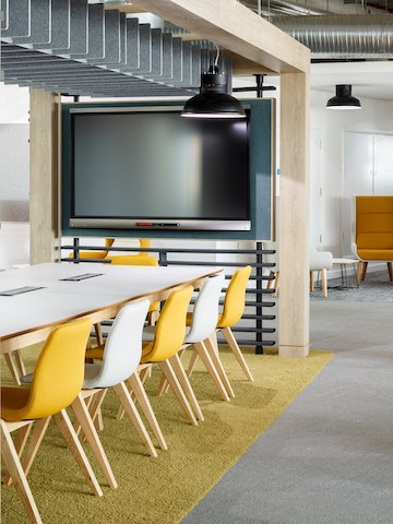 Aeron Viv Wood Chair