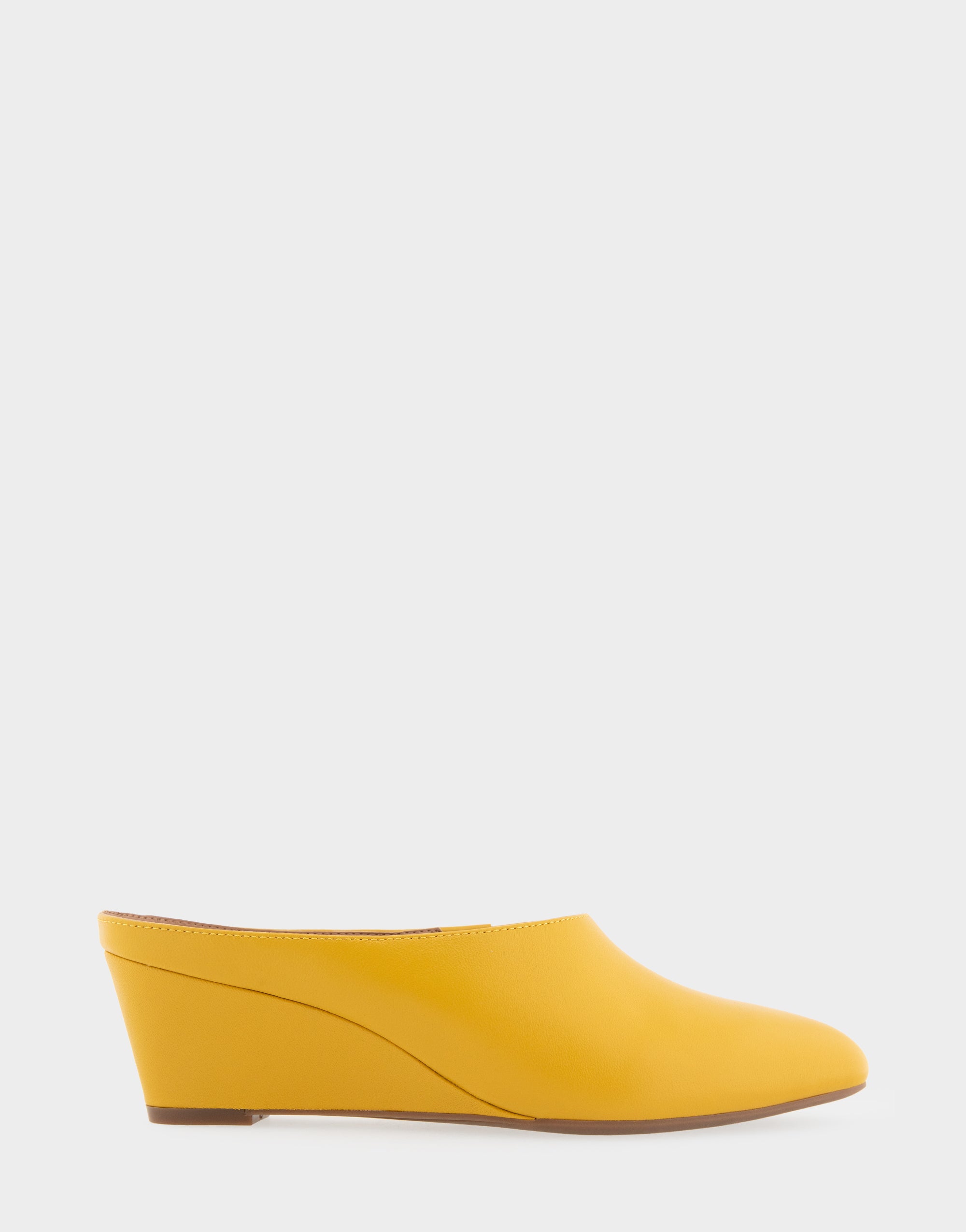 aerosoles Comfortable Women's Mules in Yellow Leather
