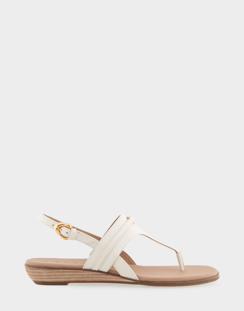 aerosoles Comfortable Women's Thong Sandals in Eggnog Faux Leather