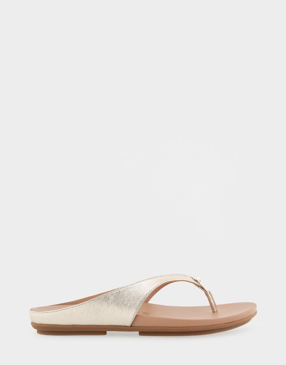 aerosoles Comfortable Women's Thong Sandals in Gold Metallic Textured Faux Leather