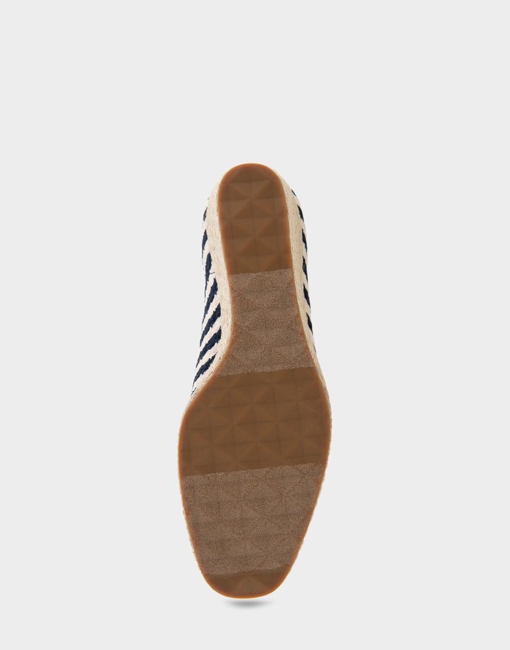 Aerosoles Comfortable Women's Wedge Heels In Eggnog/navy Stripe Textured Fabric Knit Fabric