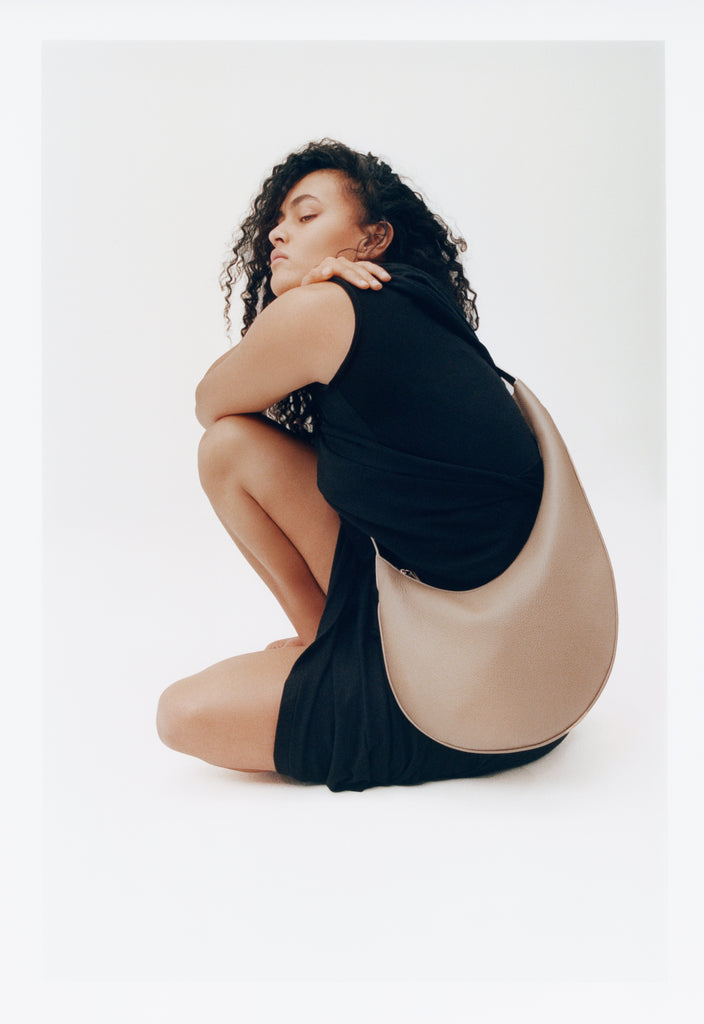 Aesther Ekme Lune Hobo Grain Black