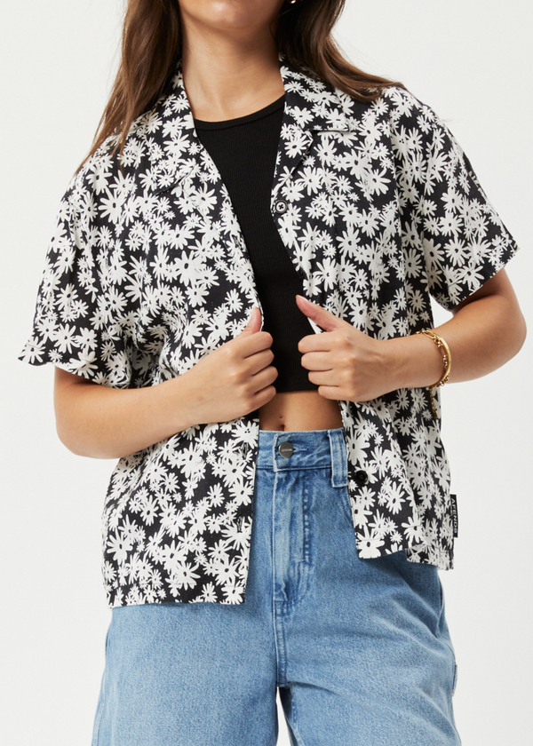 Afends Benny - Short Sleeve Shirt Black Daisy