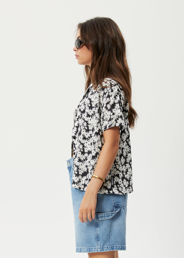 Afends Benny - Short Sleeve Shirt Black Daisy