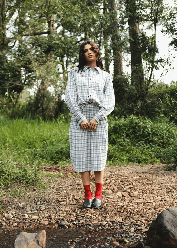 Afends Leo - Seersucker Midi Skirt Black / White