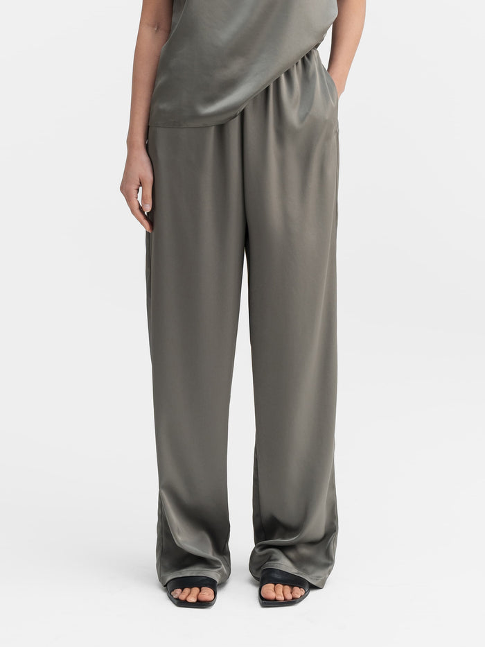 ahlvar Ayla satin trousers light military