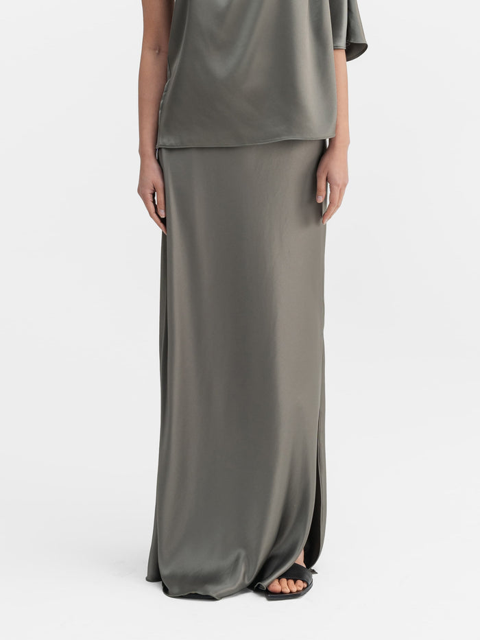 ahlvar Hana long logo satin skirt light military