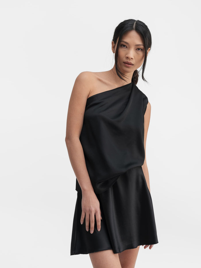 ahlvar Hana short satin skirt black