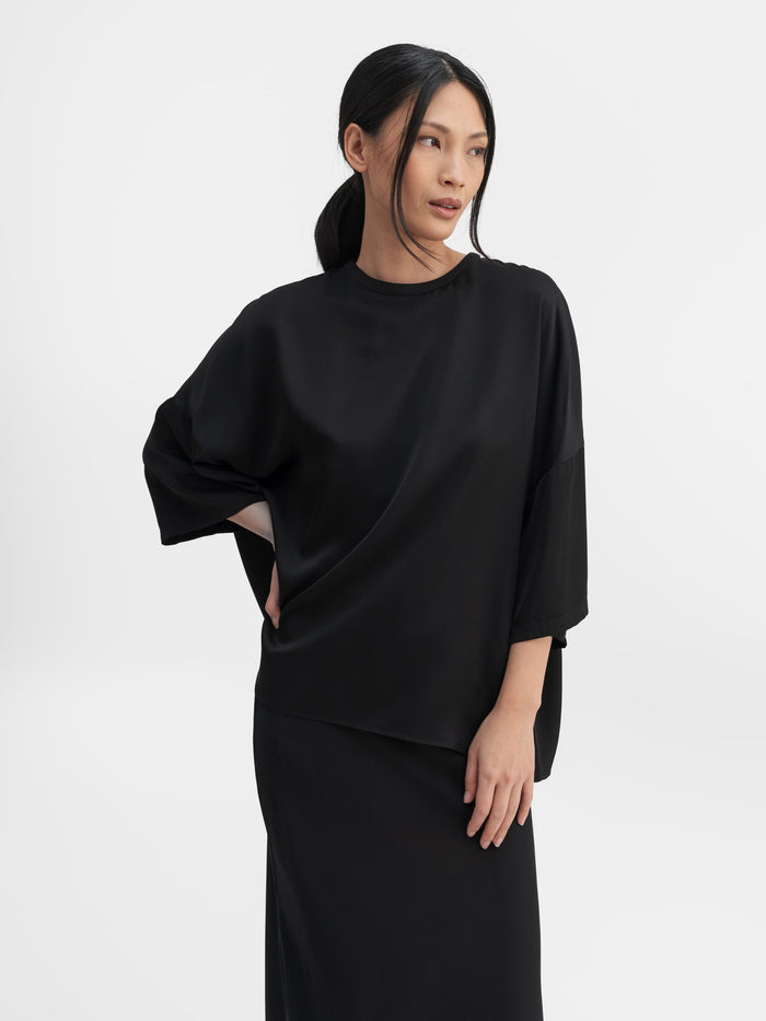 ahlvar Thess silk tee black