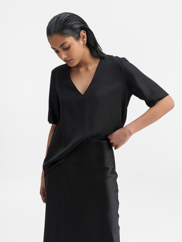 ahlvar Yoli v-neck silk blouse black