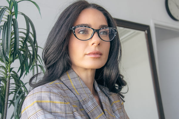 Aj Morgan Feminine Cat-Eye Readers With Rhinestone Trim / 84119 Gwynoaks