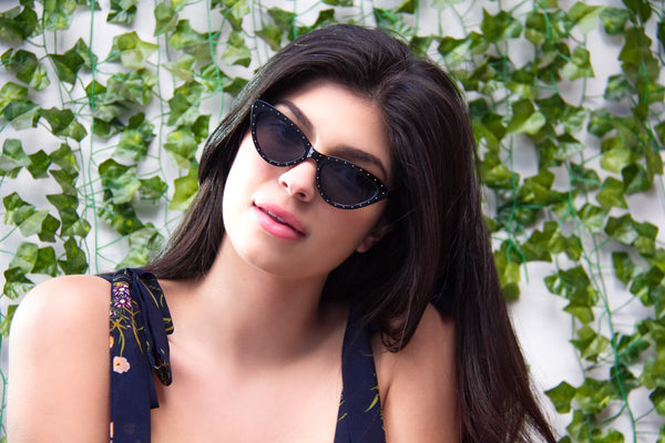Aj Morgan Vintage Inspired Studded Cat-Eye Sunglasses For Women / 84109 Never Lonely