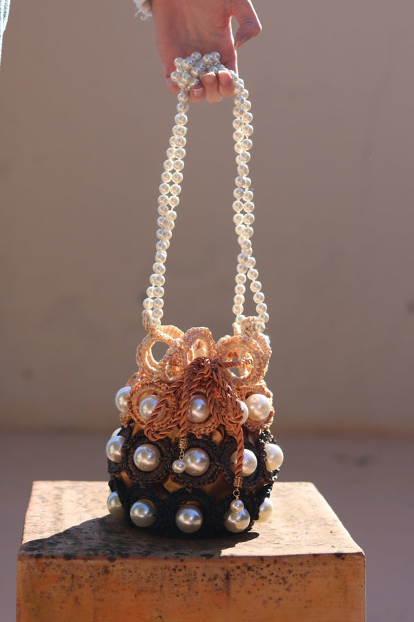 Alameda Turquesa HANA BUCKET Black And Gold