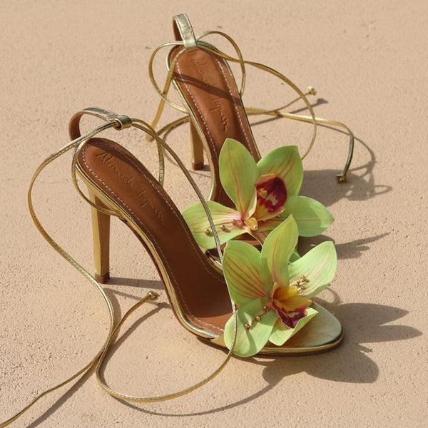 Alameda Turquesa PRUDENCE GOLD FLOWER HEELS