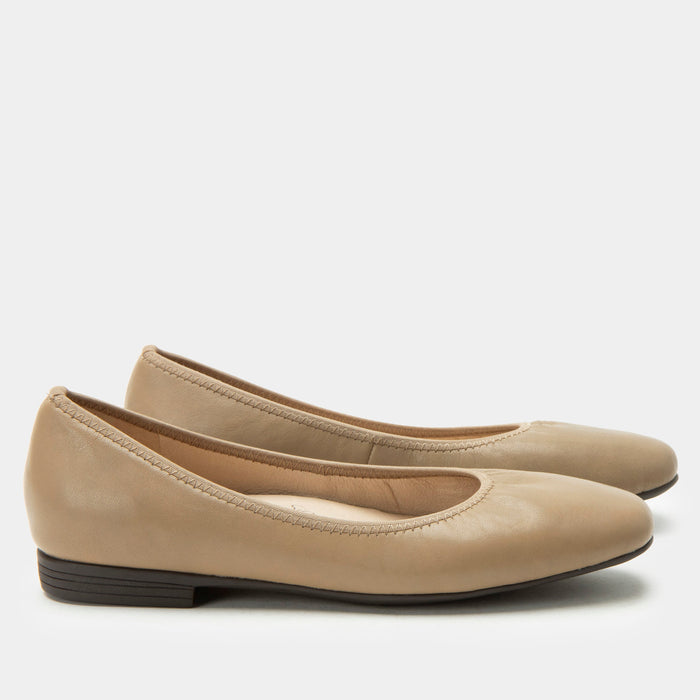 alegria Arielle Wheat Shoe