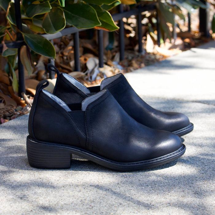 Alegria Merle Black Burnish Boot