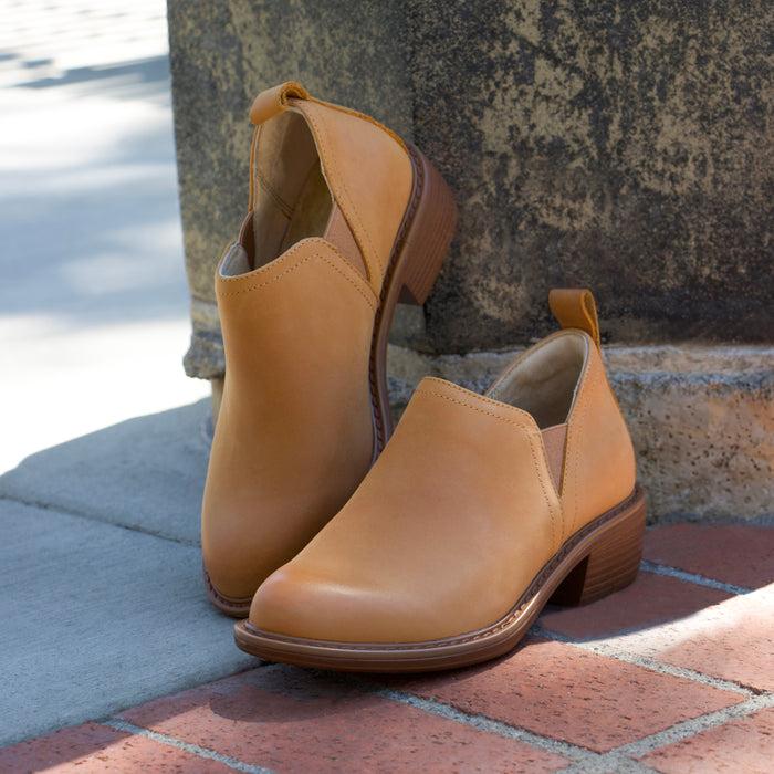 Alegria Merle Cognac Burnish Boot