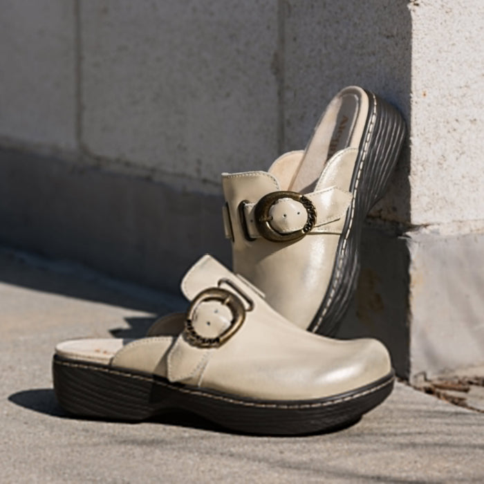 alegria Osmosis Gold Cream Shoe