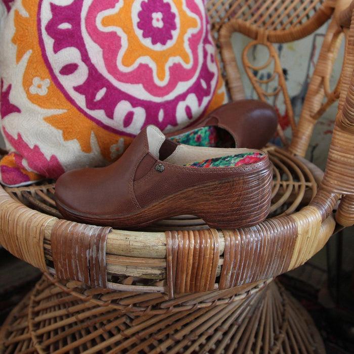 alegria Sereniti Aged Cognac Shoe