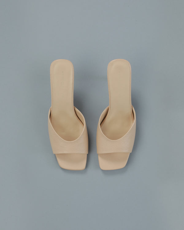 Alessandro Dell´acqua Square Toe High Mule Beige