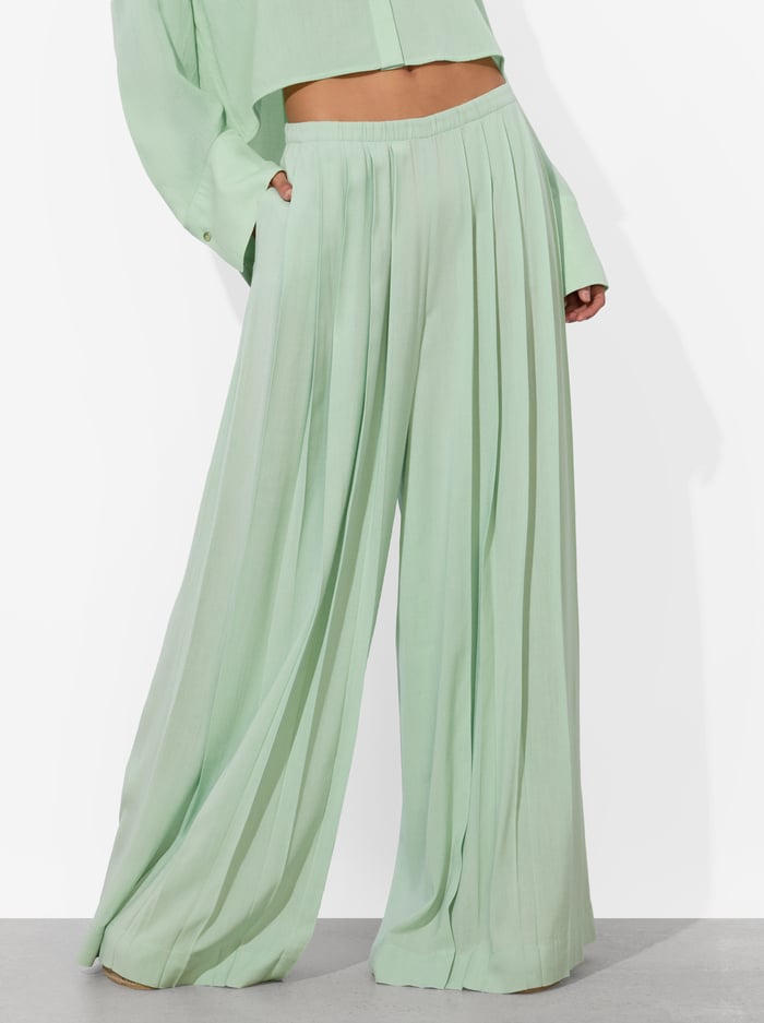 alice & olivia JENNA PLEATED PULL ON PANT GREEN TEA