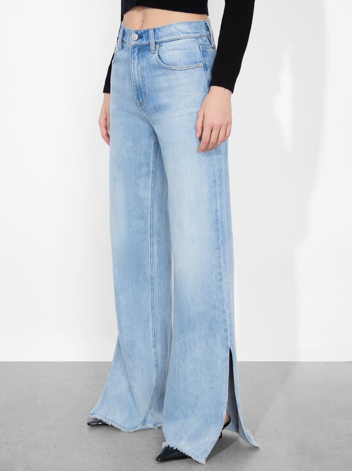 alice & olivia WEEZY SLIT JEAN GEMMA LIGHT BLUE