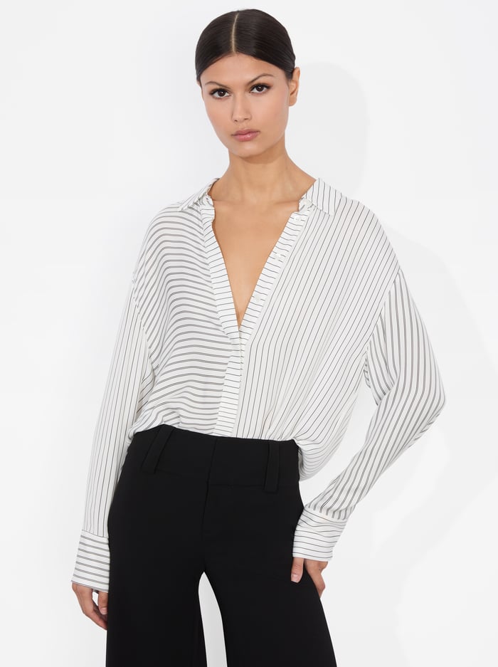 alice & olivia DIMITRA OVERSIZED BUTTON DOWN PINSTRIPE OFF WHITE/BLACK