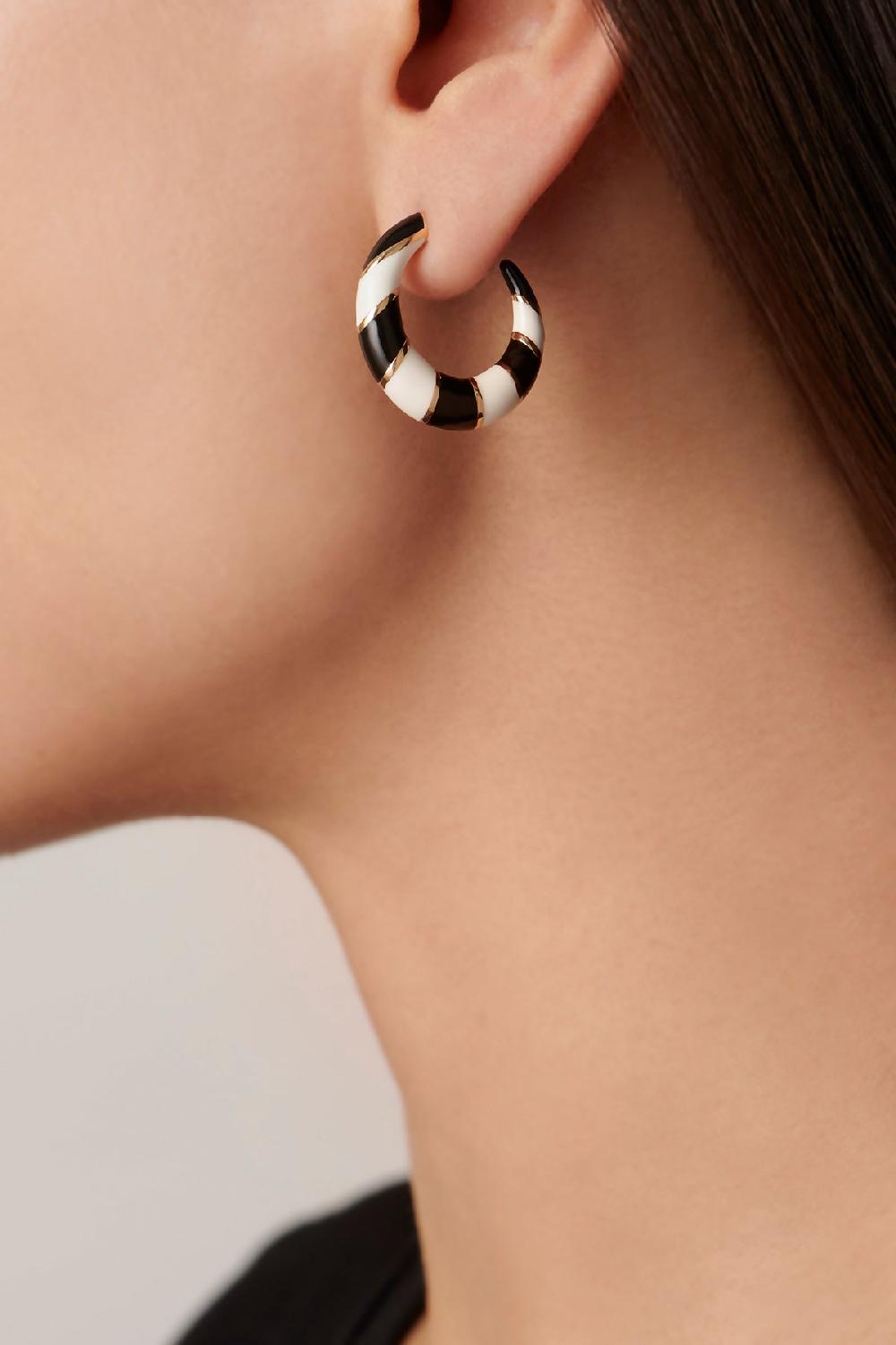Alison Lou Petite V Hoops - Black & White