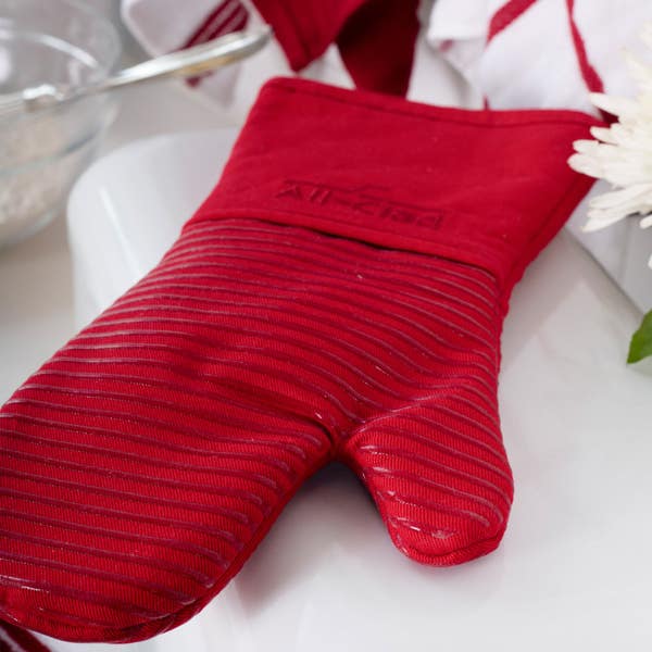 All Clad Oven Mitt Set; Chili; 2 Pieces