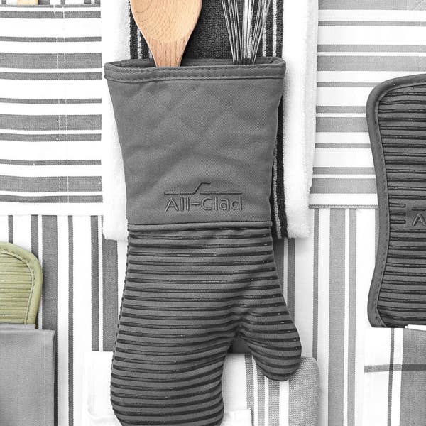 All Clad Oven Mitt Set; Pewter; 2 Pieces