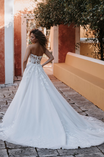 Allure Bridals Bridal Allure Romance 3550