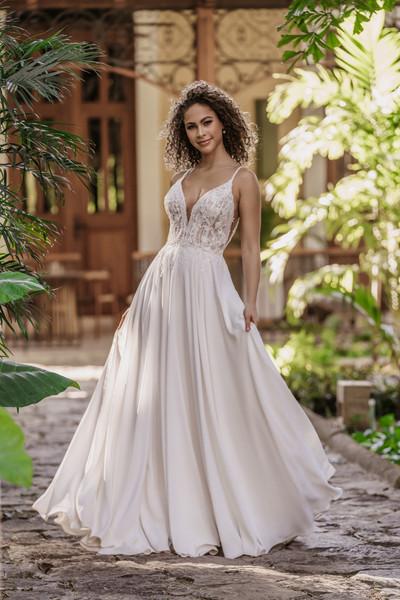 Allure Bridals Bridal Allure Romance 3558