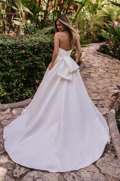 Allure Bridals Bridal Allure Romance 3563
